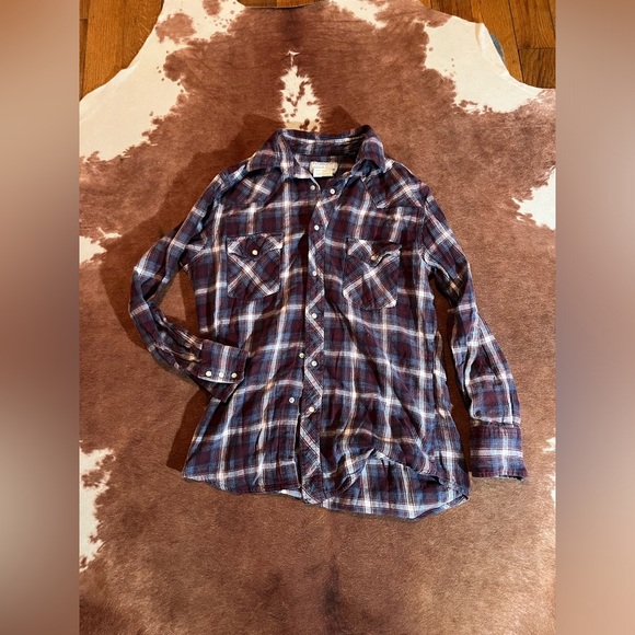 Wrangler Wrancher women's Pearl snap 
size medium 
No flaws - Picture 1 of 4